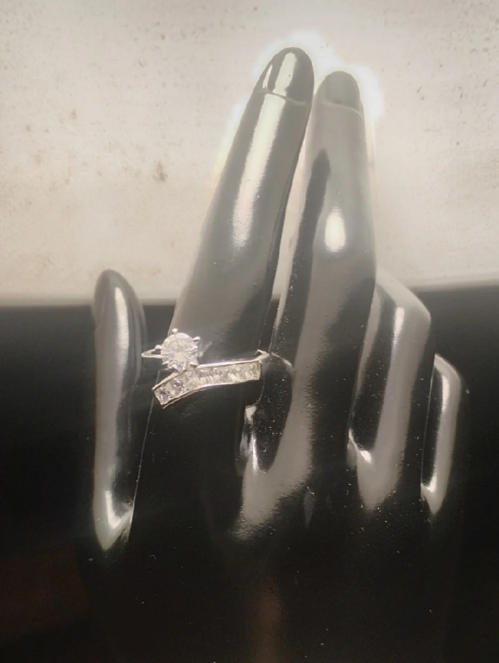 Super Bling Diamond Style Ring Size 9.75 Fun cocktail Shimmering Bling Ring - Picture 7 of 9